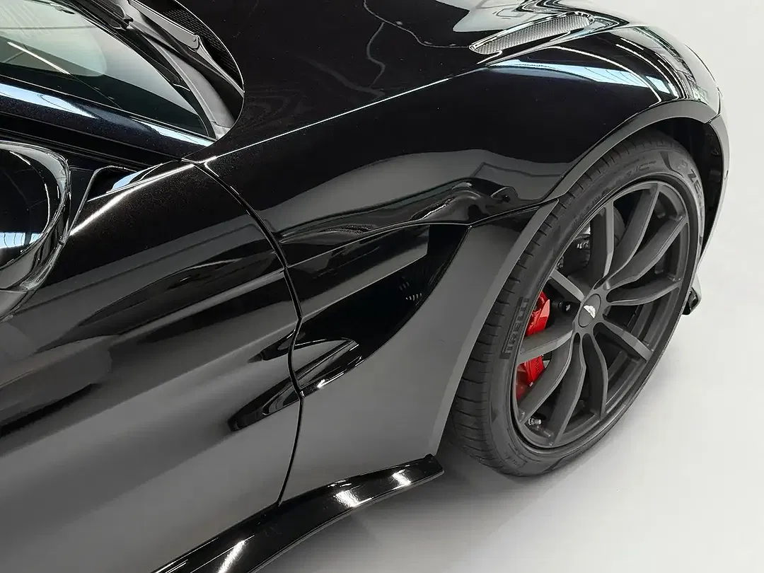 Aston Martin Vantage Roadster - Thumbnail 12