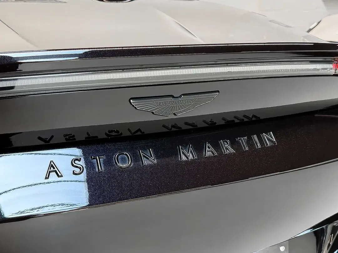 Aston Martin Vantage Roadster - Thumbnail 14