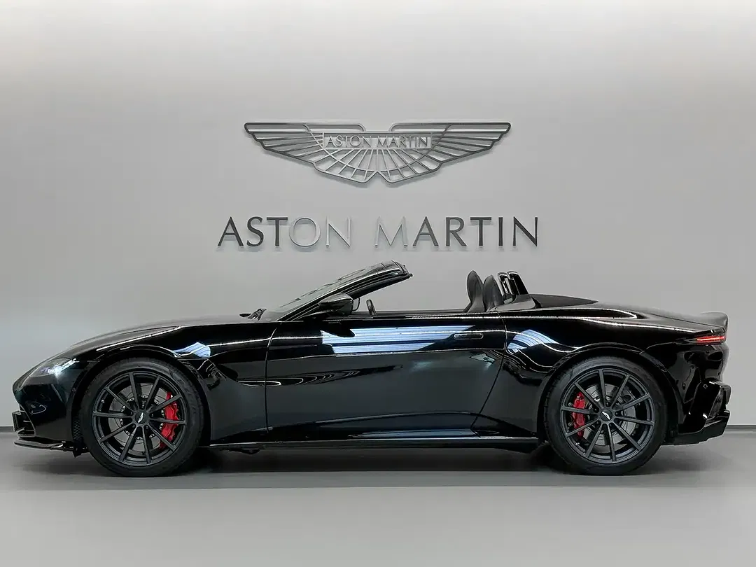 Aston Martin Vantage Roadster - Thumbnail 4