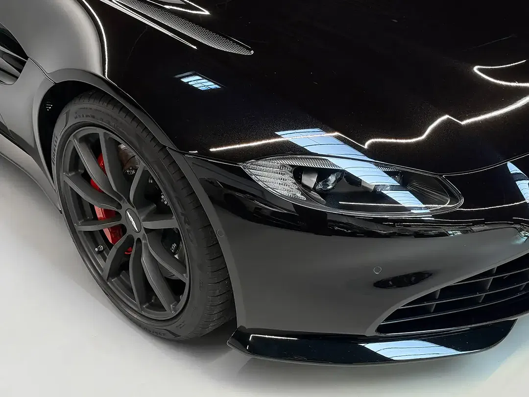 Aston Martin Vantage Roadster - Thumbnail 8