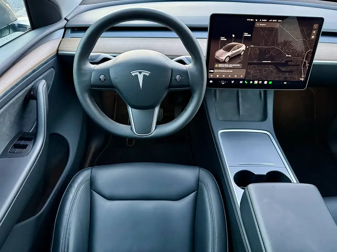 Tesla Model Y Dual Motor Long Range - Thumbnail 12
