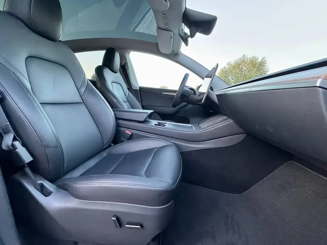 Tesla Model Y Dual Motor Long Range - Thumbnail 14