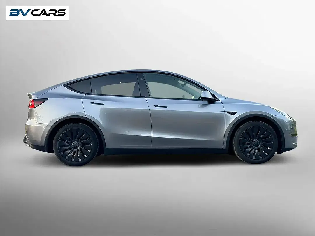 Tesla Model Y Dual Motor Long Range - Thumbnail 6
