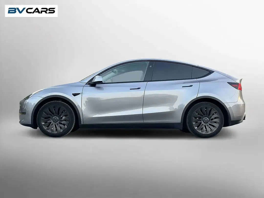 Tesla Model Y Dual Motor Long Range - Thumbnail 9
