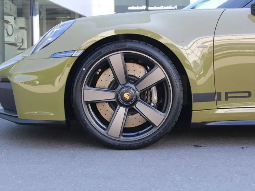 Porsche 992 - Thumbnail 10