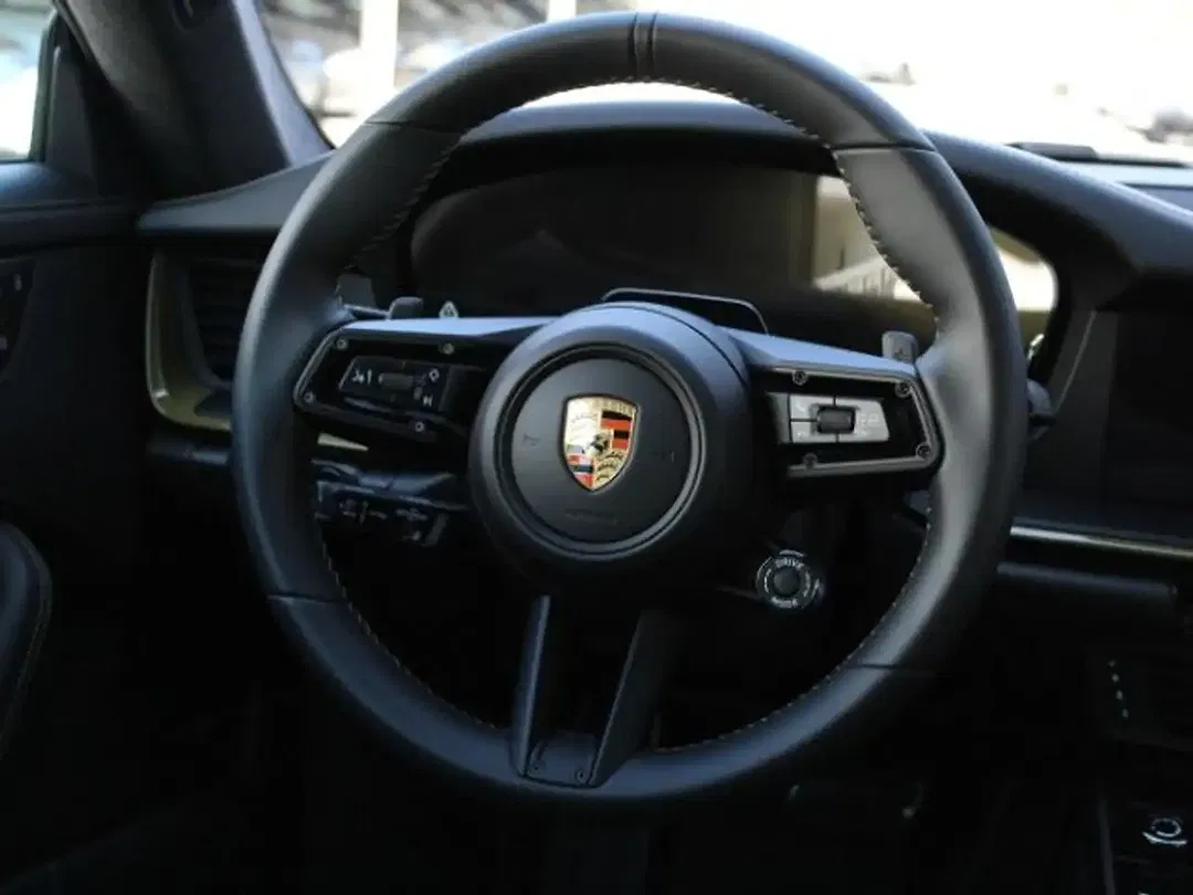 Porsche 992 - Thumbnail 5