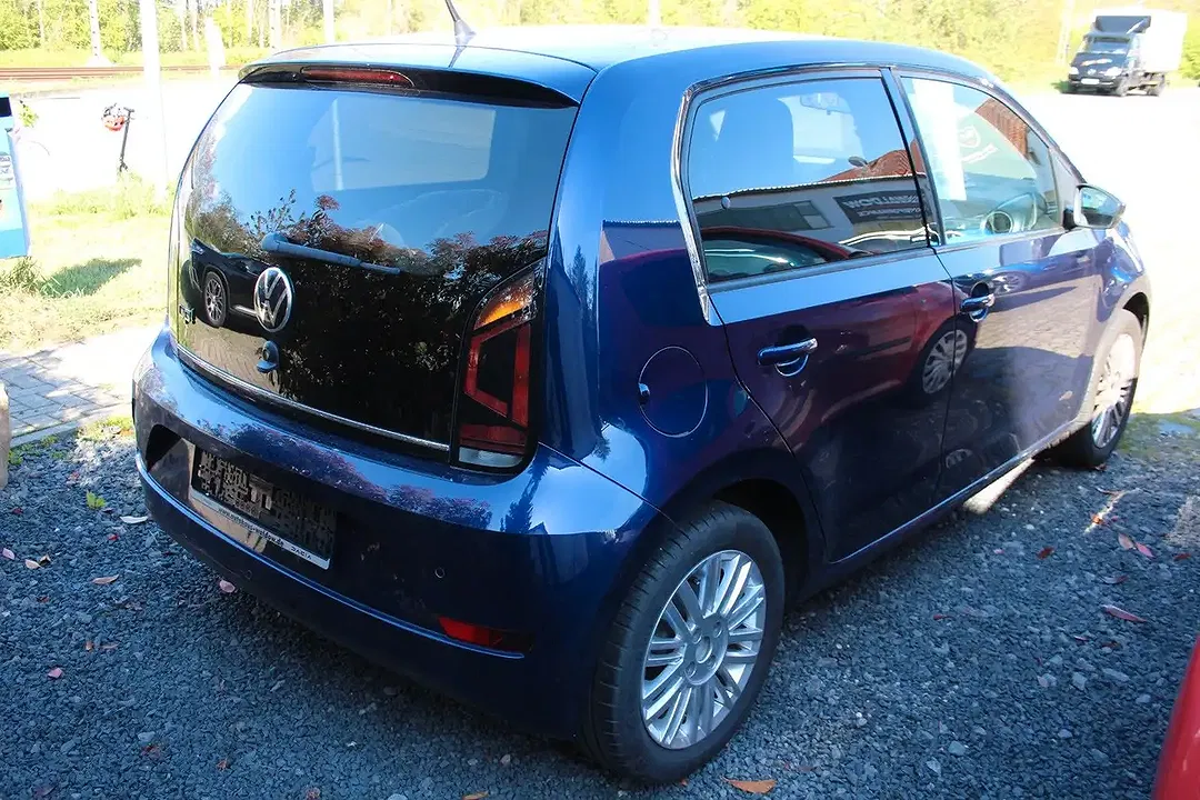 Volkswagen up! United - Thumbnail 3