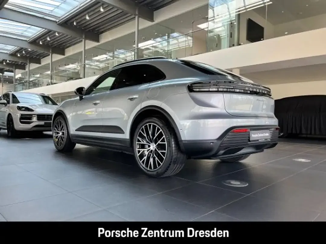 Porsche Macan 4 Sport Chrono - Thumbnail 3
