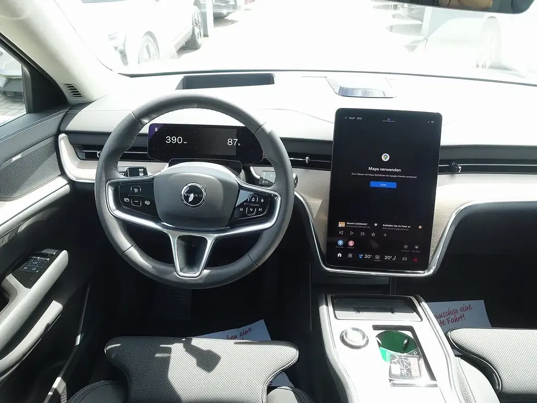 Volvo EX90 Twin Motor Executive Edition - Thumbnail 13