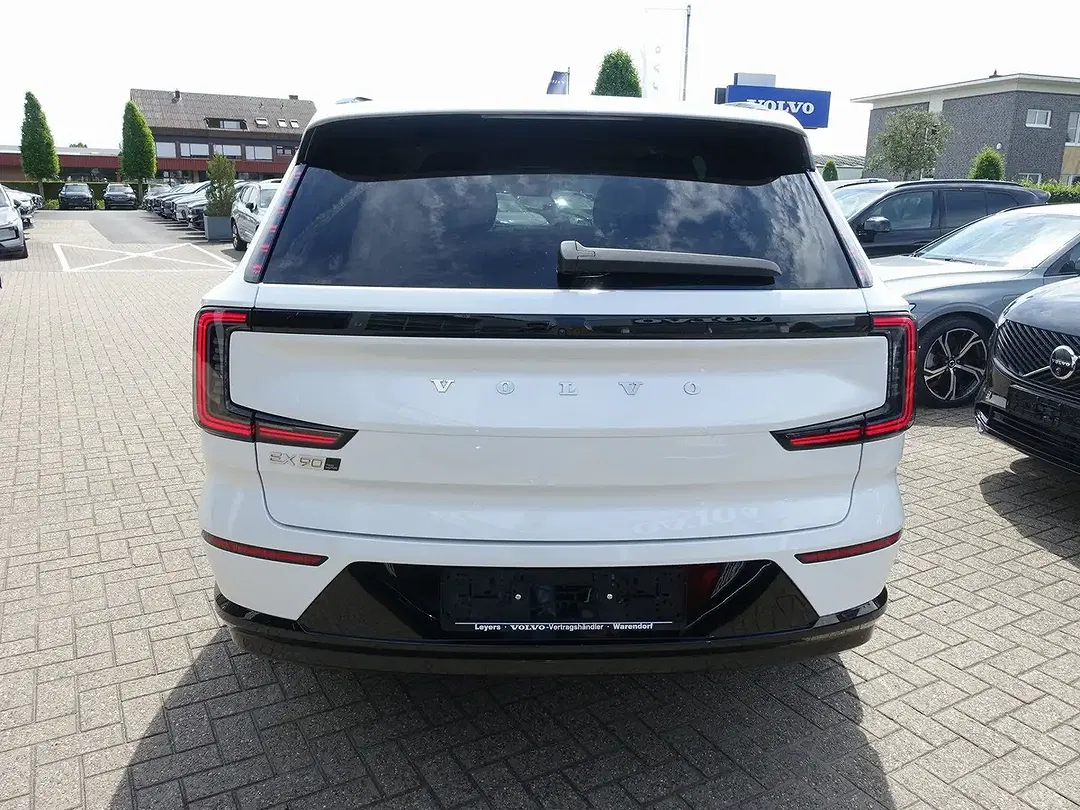 Volvo EX90 Twin Motor Executive Edition - Thumbnail 3