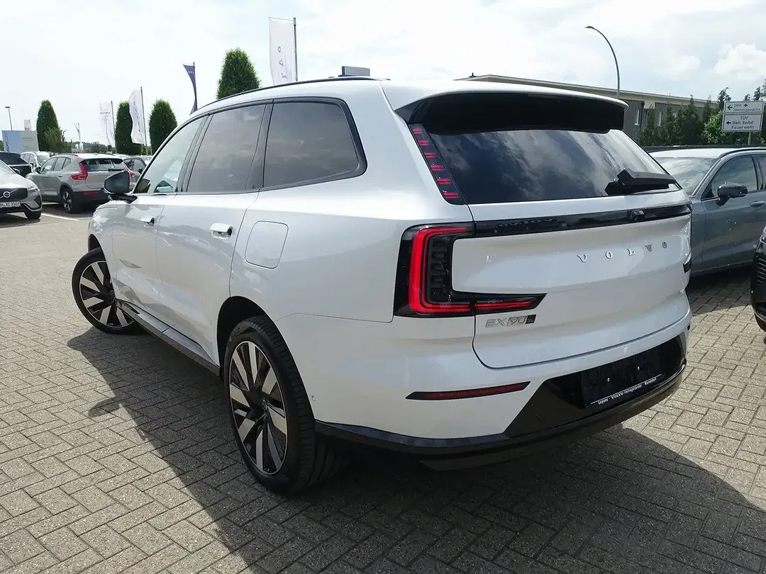 Volvo EX90 Twin Motor Executive Edition - Thumbnail 4