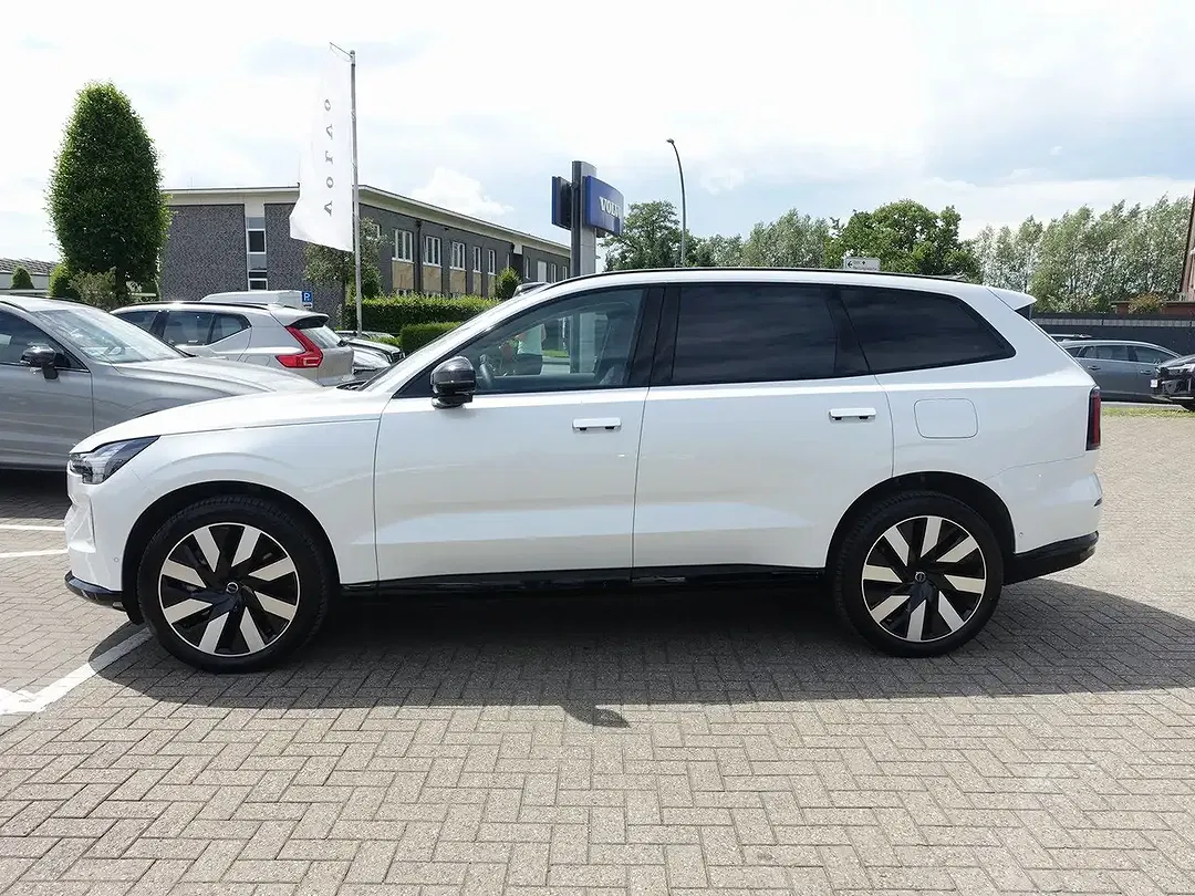 Volvo EX90 Twin Motor Executive Edition - Thumbnail 6