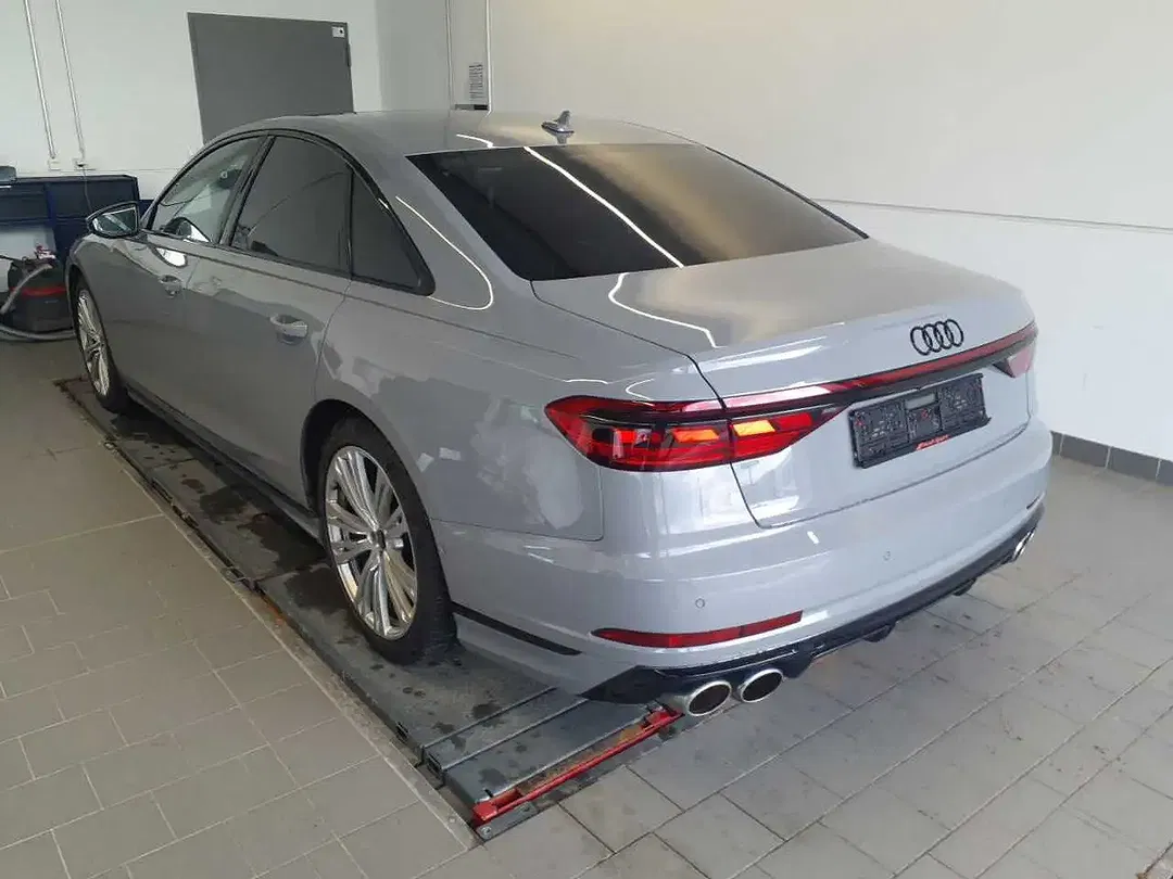Audi S8 - Thumbnail 4