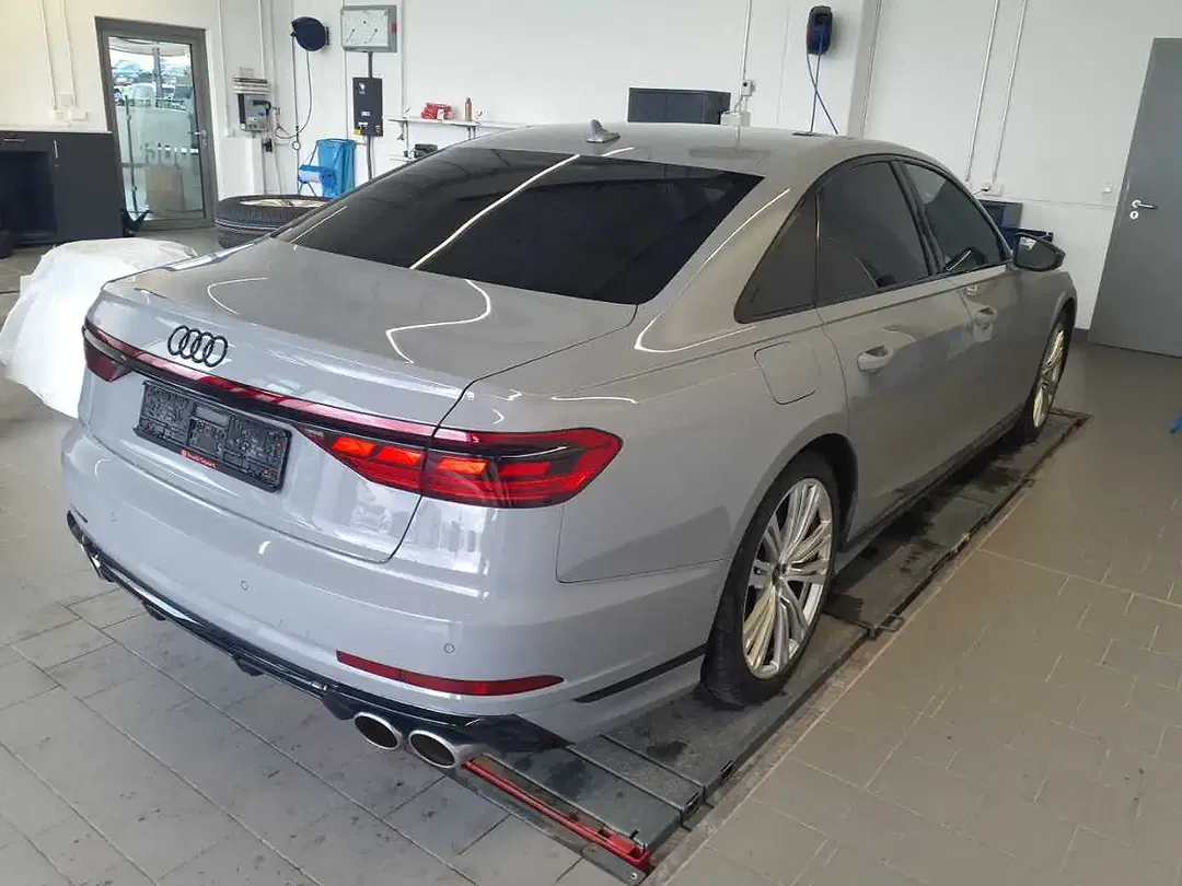 Audi S8 - Thumbnail 5