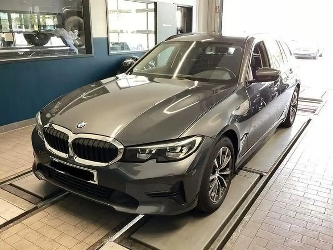 BMW 318 Touring - Thumbnail 1
