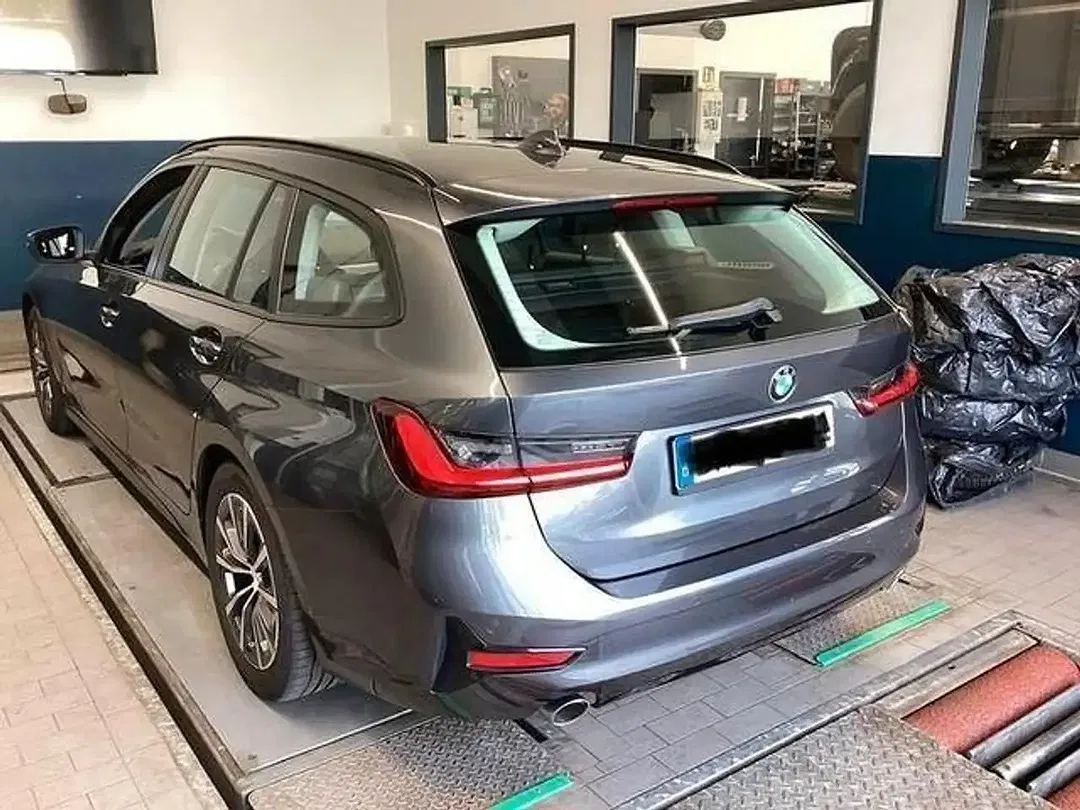 BMW 318 Touring - Thumbnail 2