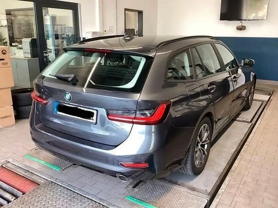 BMW 318 Touring - Thumbnail 3