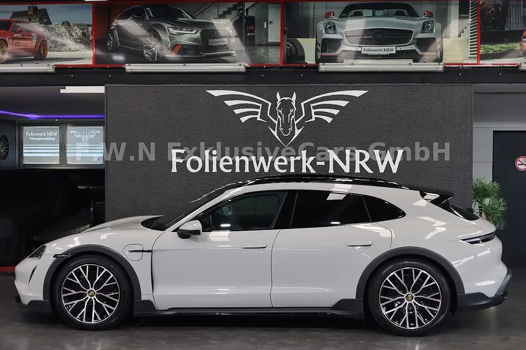 Porsche Taycan 4 Cross Turismo - Thumbnail 9