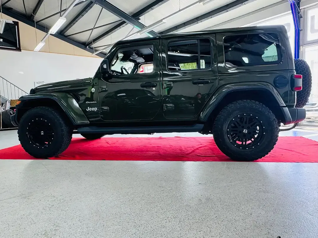 Jeep Wrangler Unlimited Sahara - Thumbnail 10