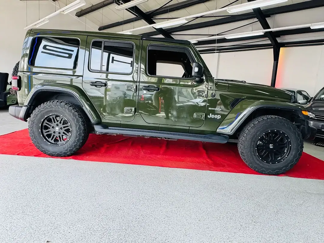 Jeep Wrangler Unlimited Sahara - Thumbnail 11