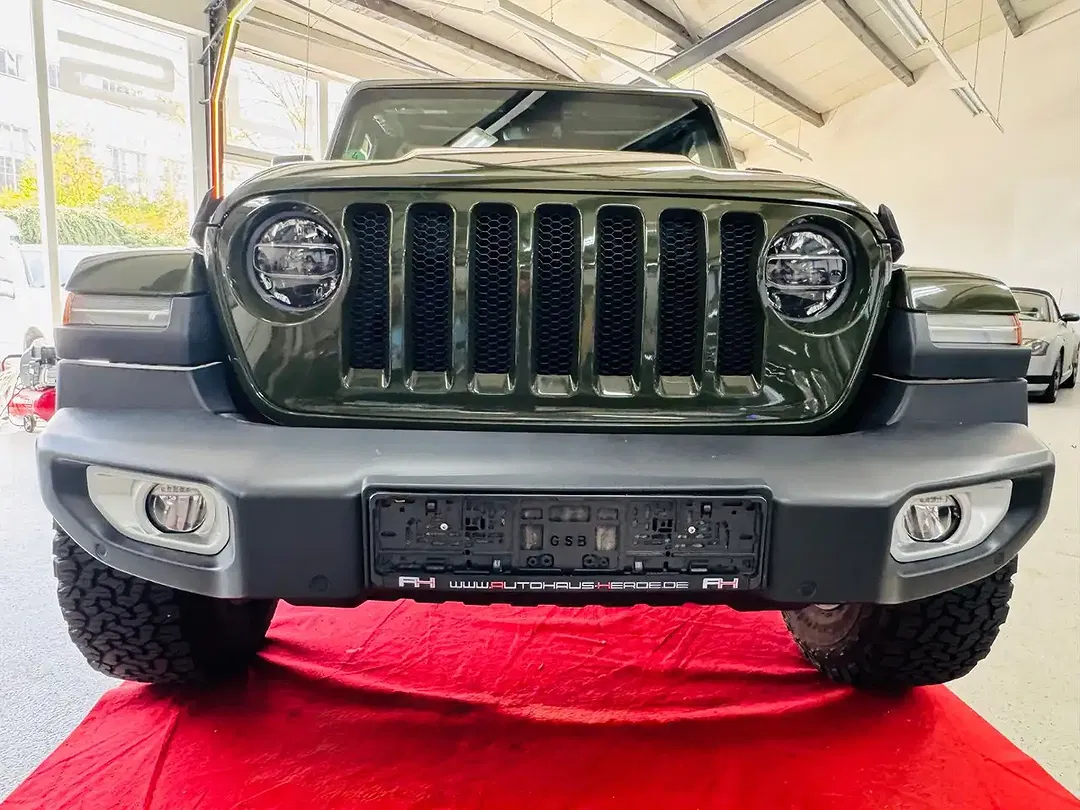 Jeep Wrangler Unlimited Sahara - Thumbnail 12