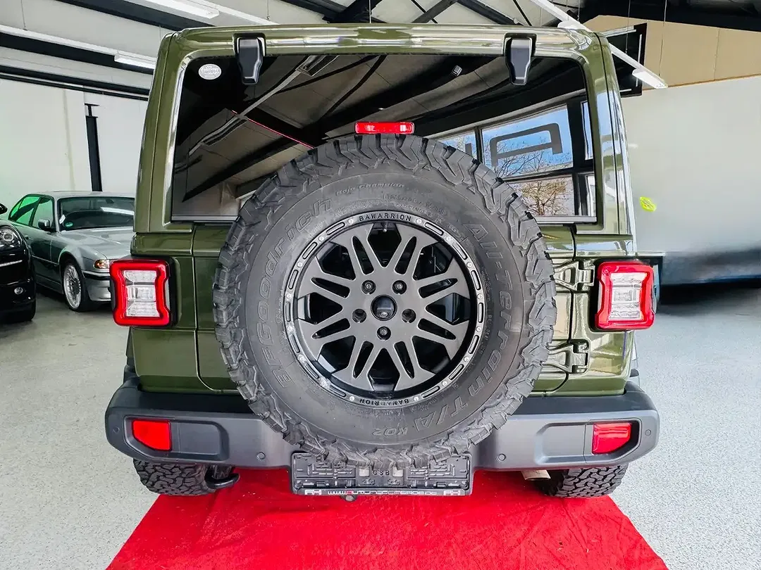 Jeep Wrangler Unlimited Sahara - Thumbnail 13