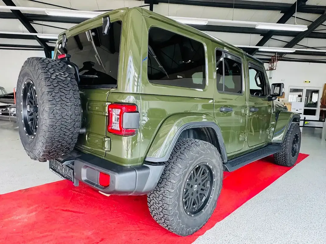 Jeep Wrangler Unlimited Sahara - Thumbnail 3