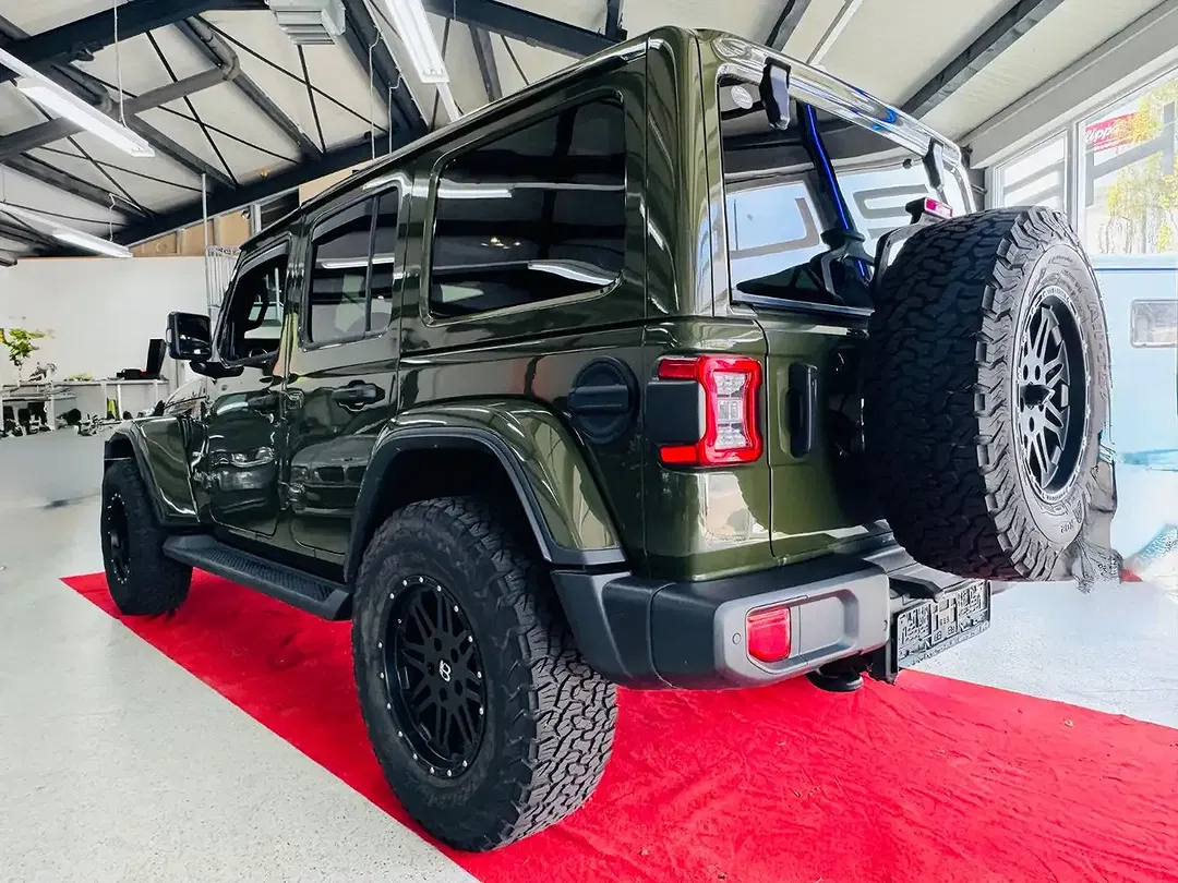 Jeep Wrangler Unlimited Sahara - Thumbnail 5