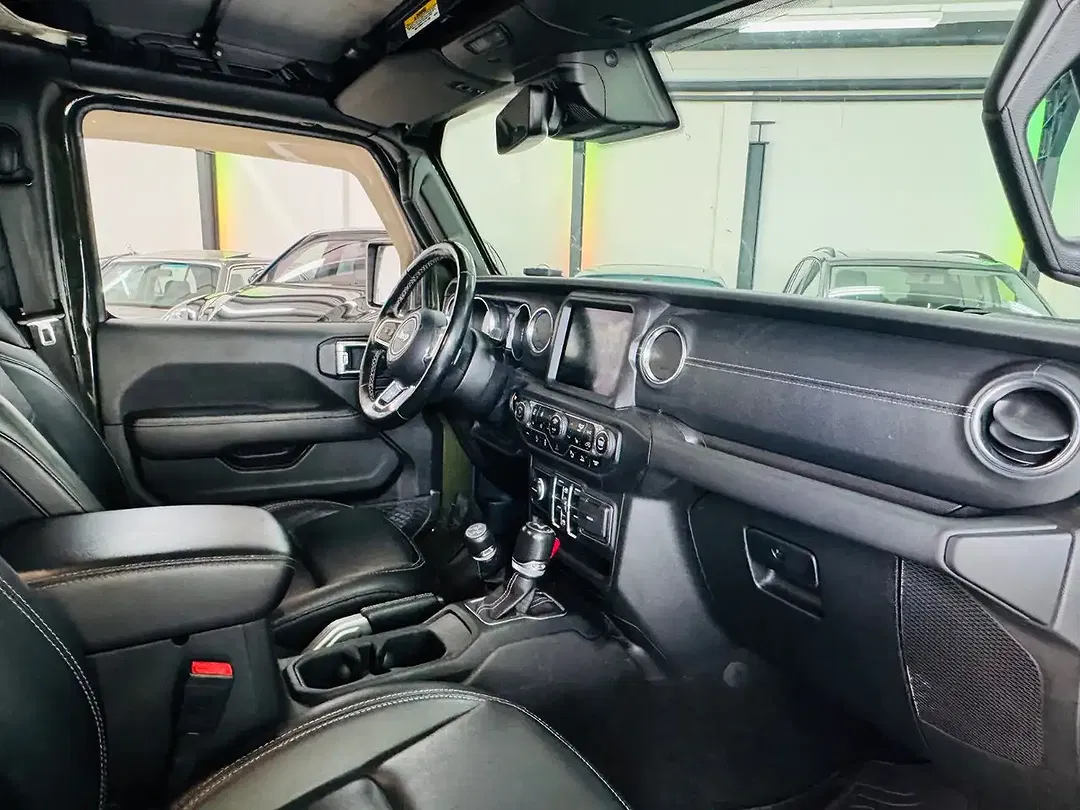 Jeep Wrangler Unlimited Sahara - Thumbnail 7