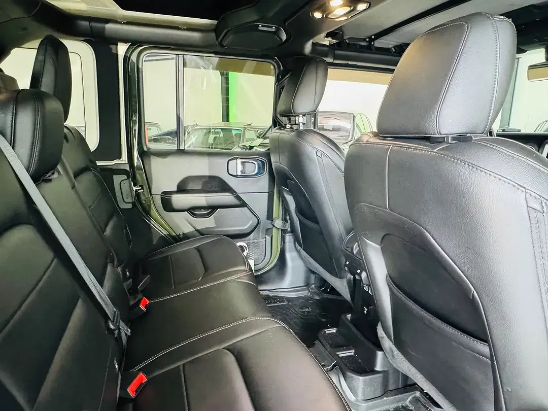 Jeep Wrangler Unlimited Sahara - Thumbnail 9