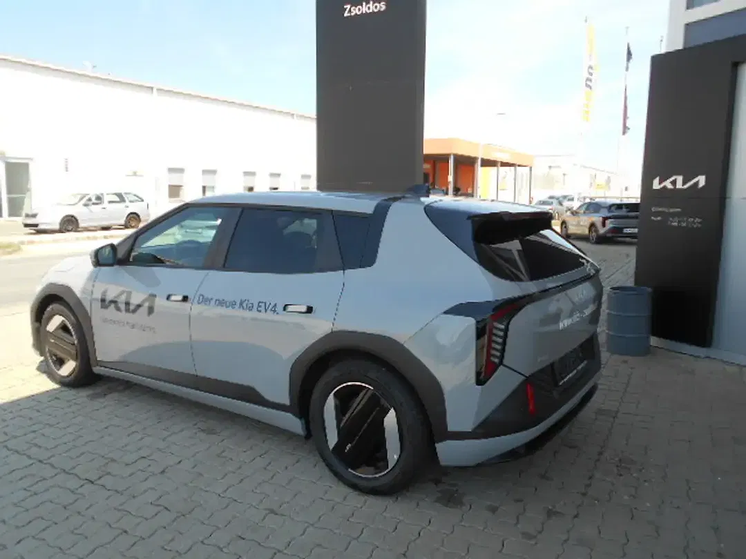 Kia EV4 81.4 kWh Earth Plus - Thumbnail 6