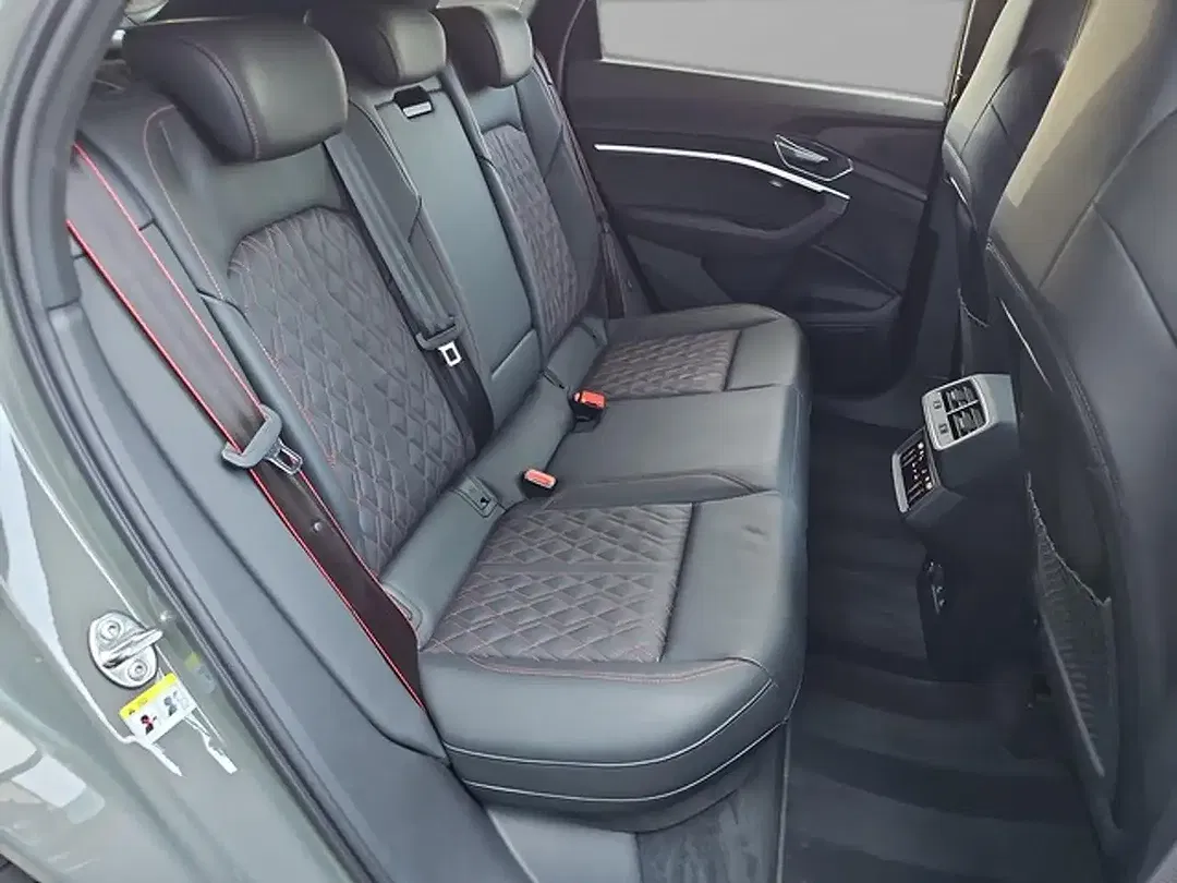 Audi Q8 e-tron 55 quattro Matrix LED S line - Thumbnail 14