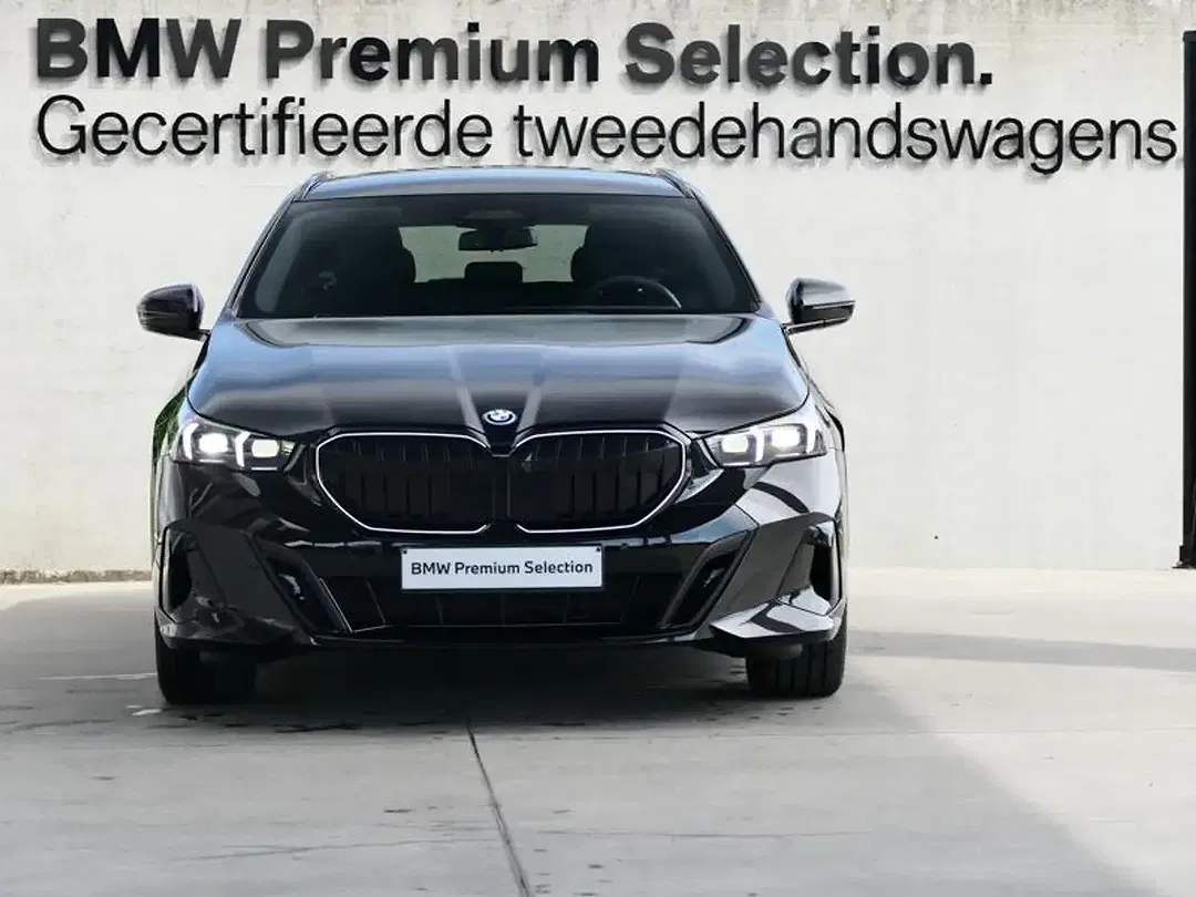 BMW 530 Touring M Sport Pro - Thumbnail 2