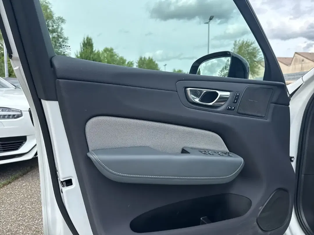 Volvo XC60 R-Design - foto 15