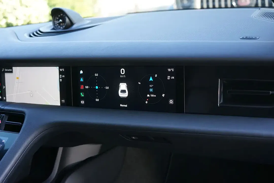 Porsche Taycan 4 Cross Turismo - Thumbnail 10