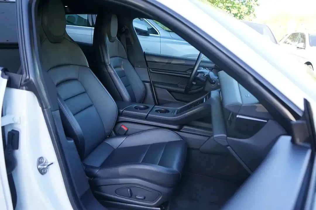 Porsche Taycan 4 Cross Turismo - Thumbnail 11