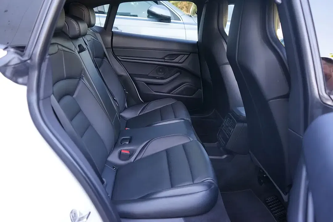 Porsche Taycan 4 Cross Turismo - Thumbnail 12