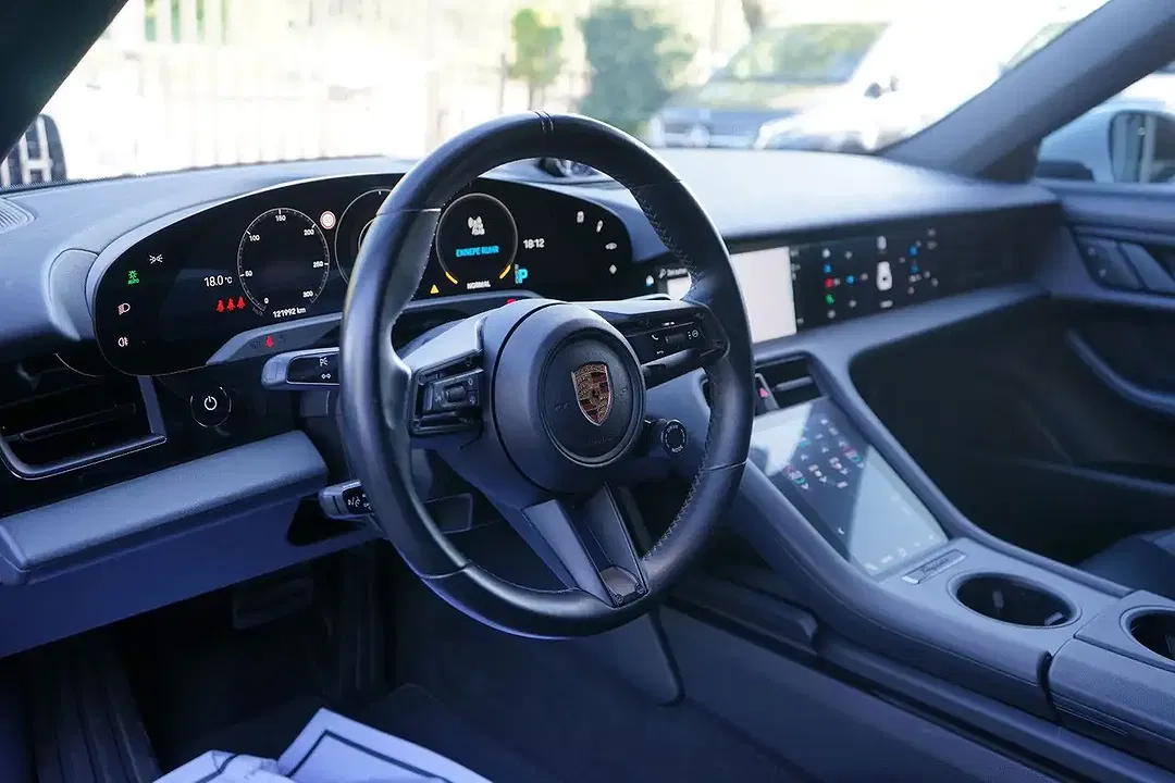 Porsche Taycan 4 Cross Turismo - Thumbnail 13