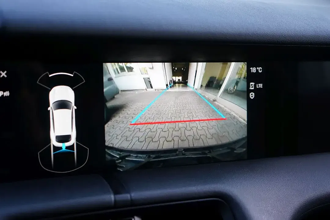 Porsche Taycan 4 Cross Turismo - Thumbnail 14