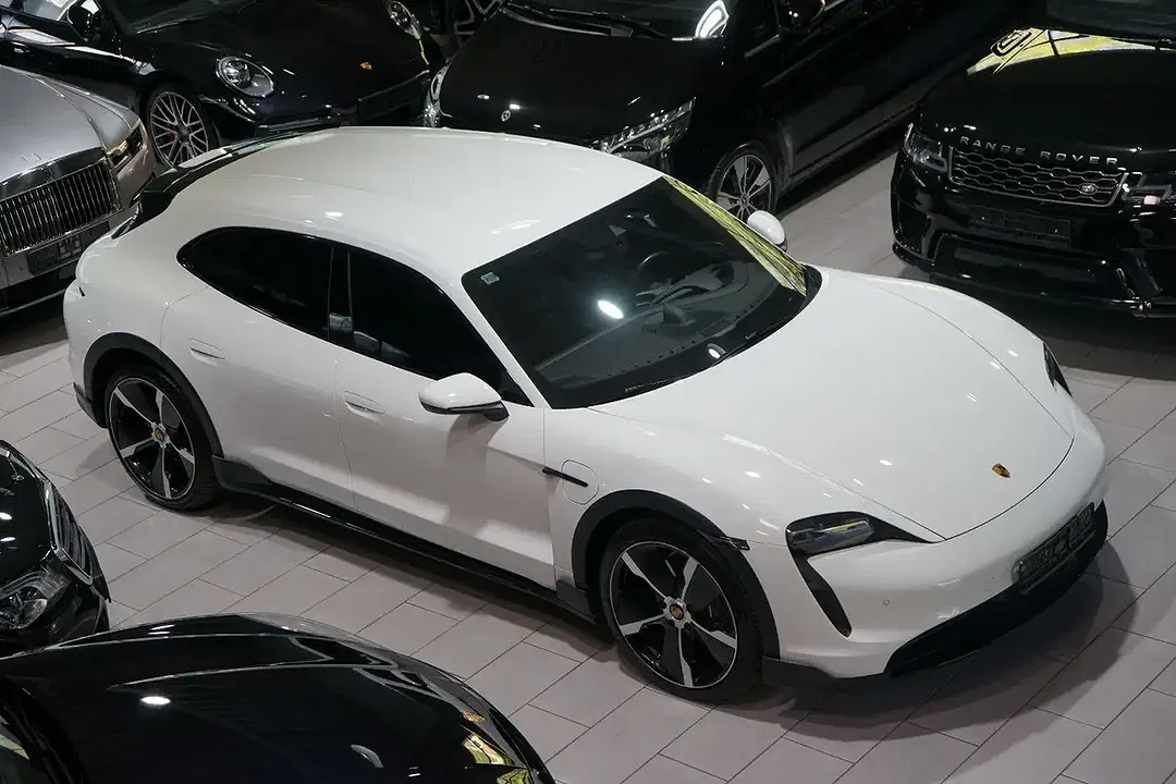 Porsche Taycan 4 Cross Turismo - Thumbnail 3
