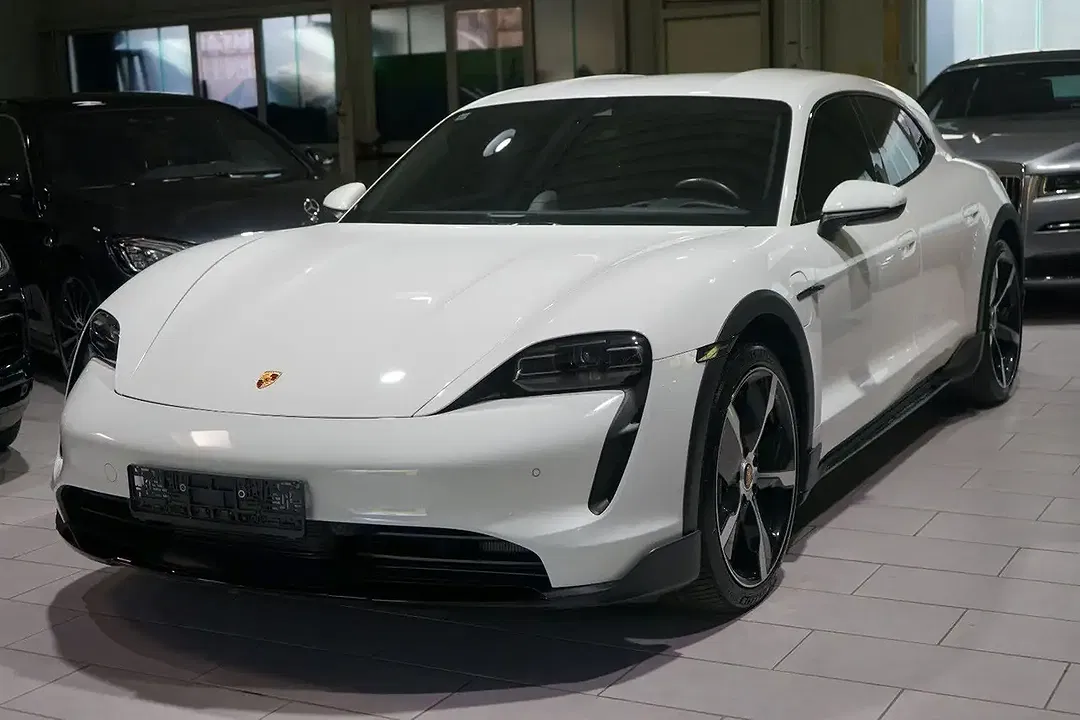 Porsche Taycan 4 Cross Turismo - Thumbnail 4