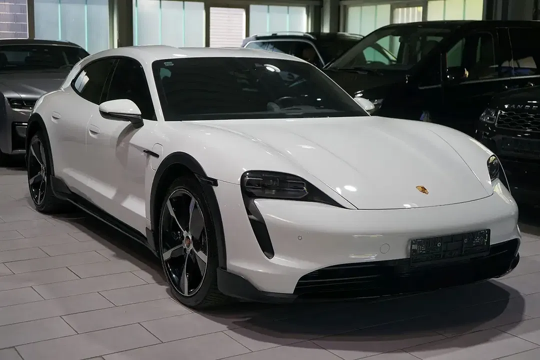 Porsche Taycan 4 Cross Turismo - Thumbnail 5