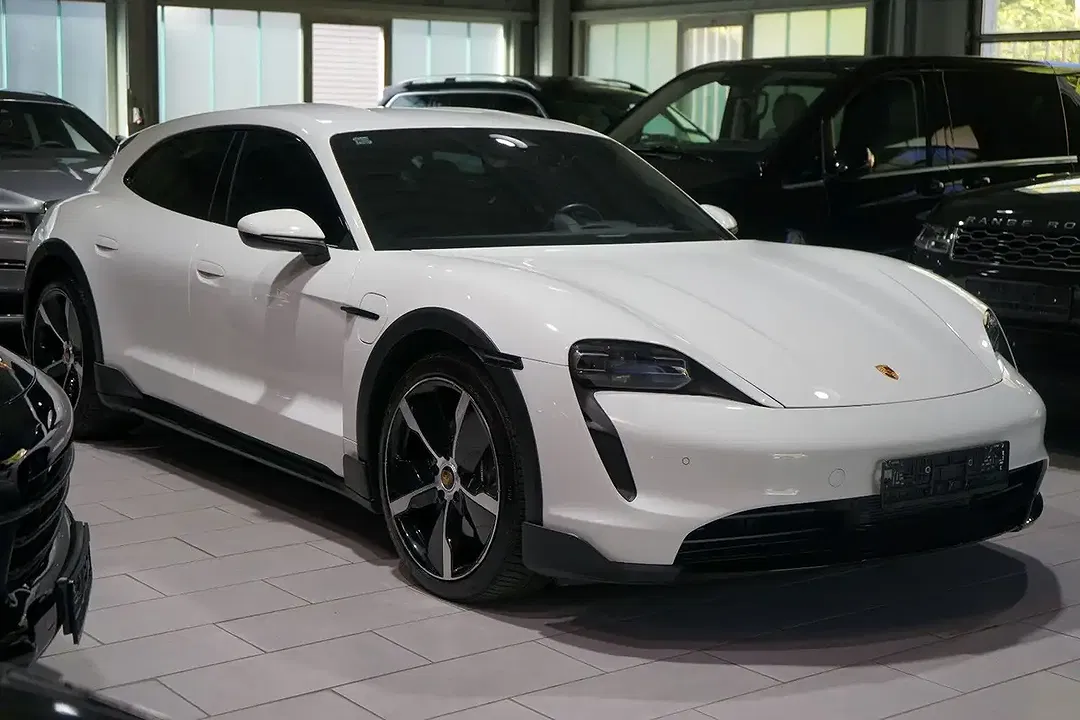 Porsche Taycan 4 Cross Turismo - Thumbnail 6