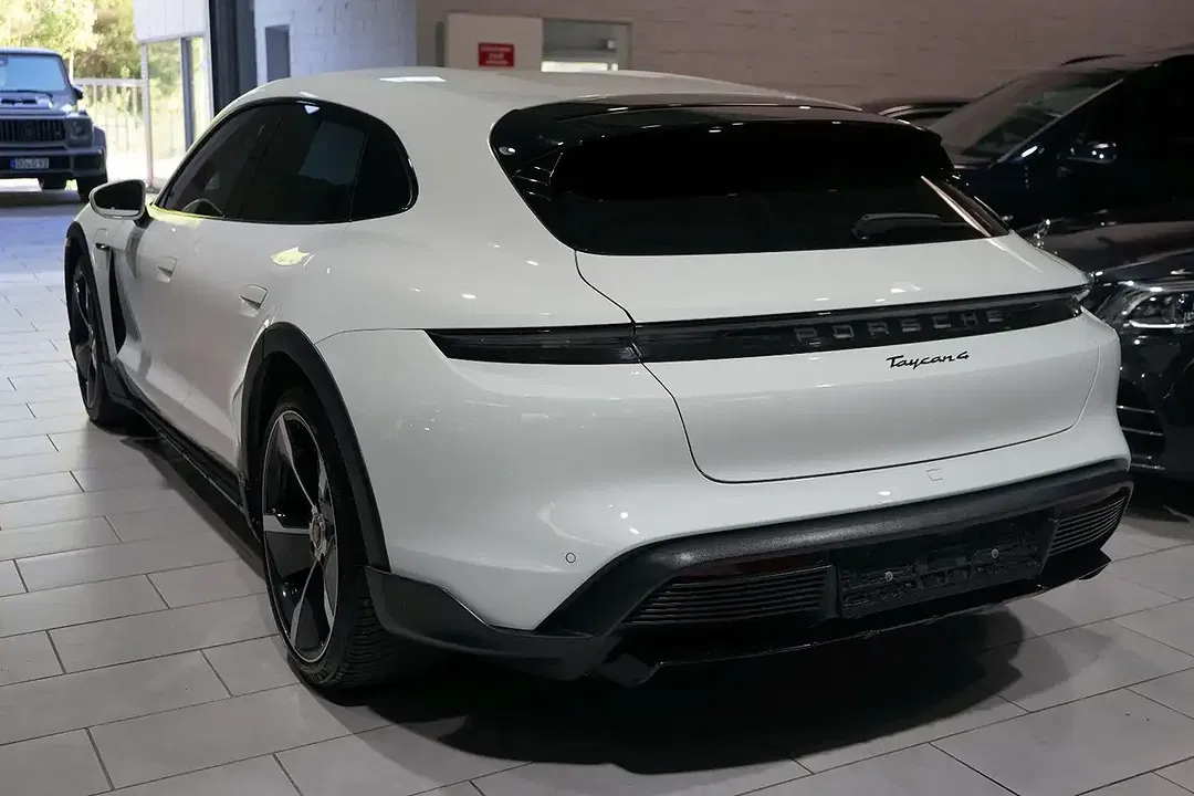 Porsche Taycan 4 Cross Turismo - Thumbnail 8