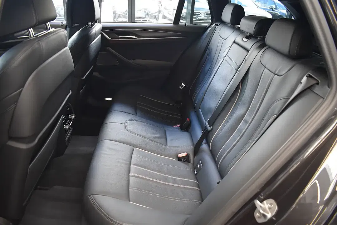 BMW 520 xDrive Touring M Sport - Thumbnail 11
