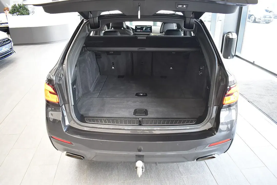 BMW 520 xDrive Touring M Sport - Thumbnail 12