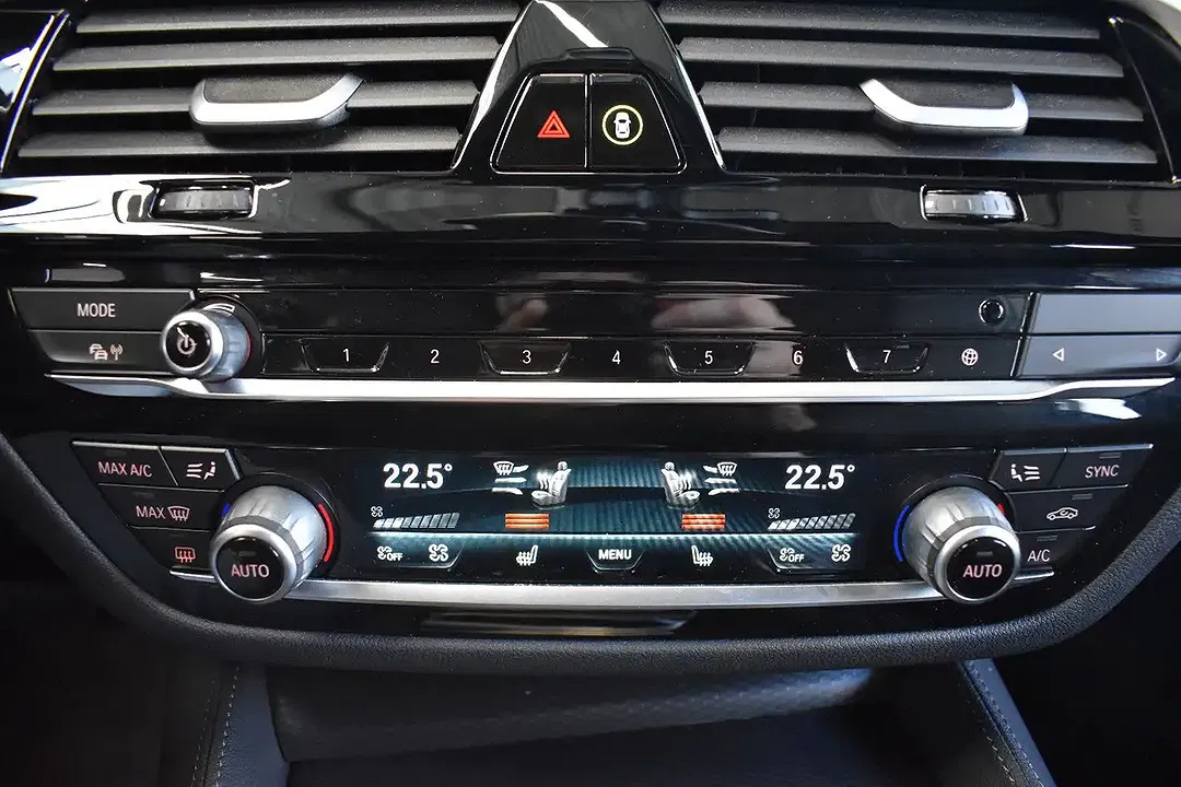 BMW 520 xDrive Touring M Sport - Thumbnail 13