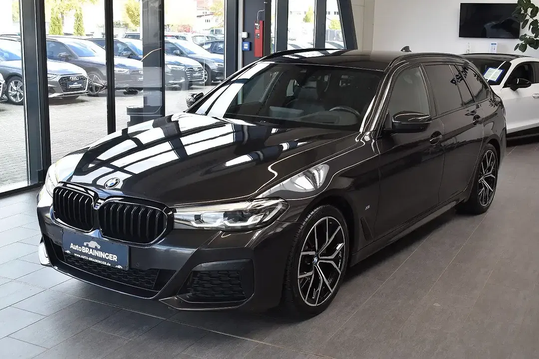 BMW 520 xDrive Touring M Sport - Thumbnail 4