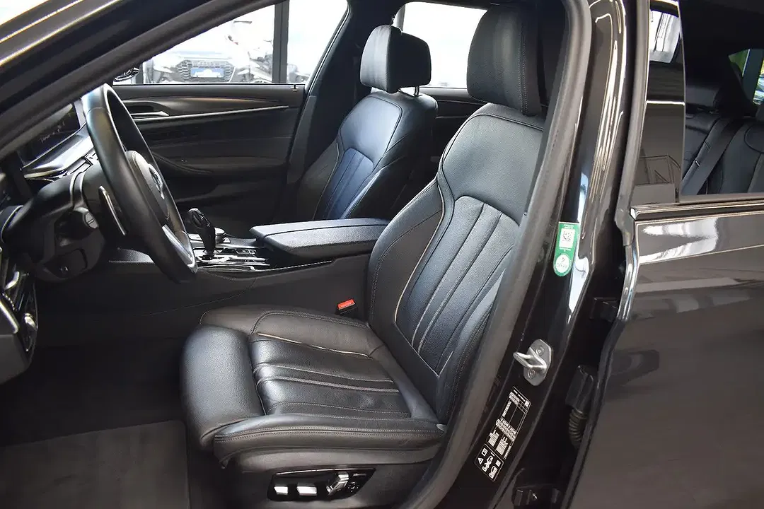 BMW 520 xDrive Touring M Sport - Thumbnail 8