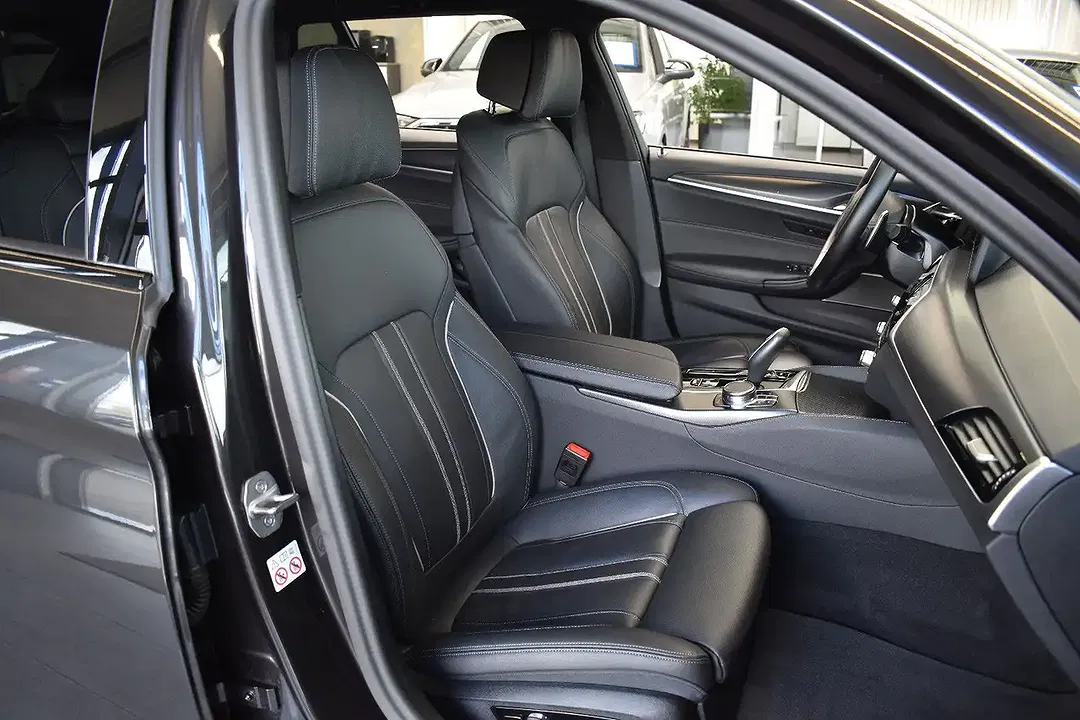 BMW 520 xDrive Touring M Sport - Thumbnail 9